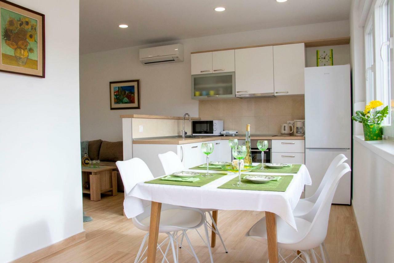 Apartments Mobine Metkovic Bagian luar foto
