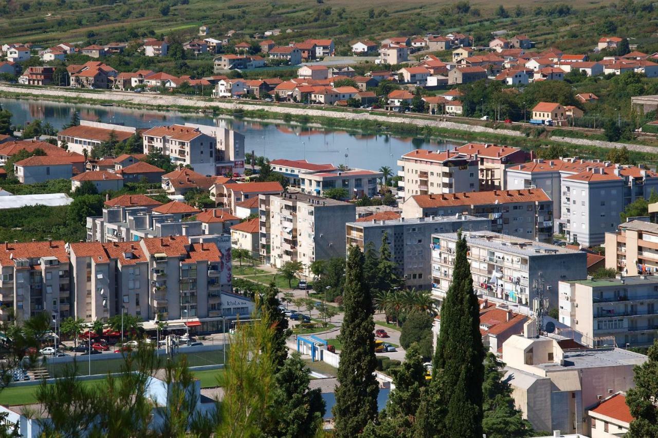 Apartments Mobine Metkovic Bagian luar foto