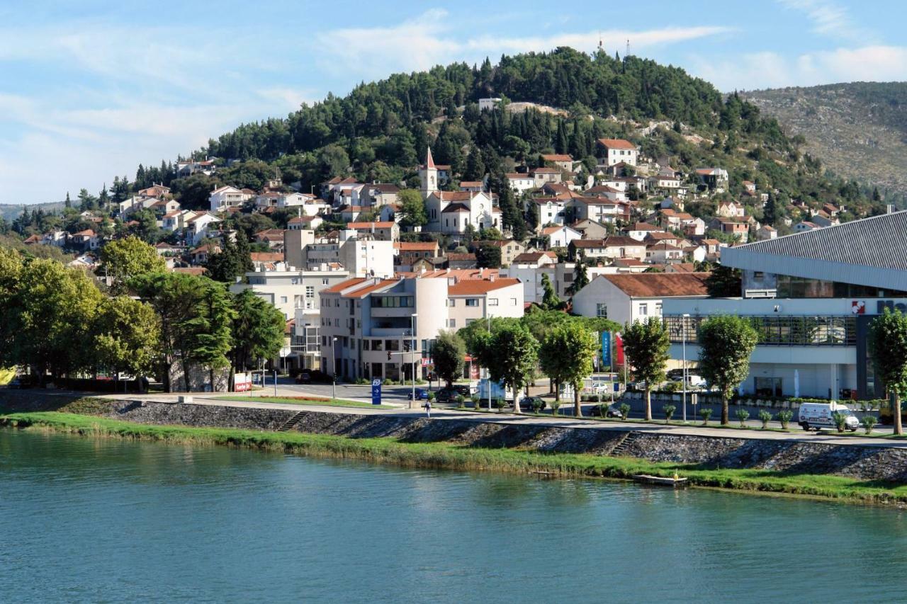 Apartments Mobine Metkovic Bagian luar foto
